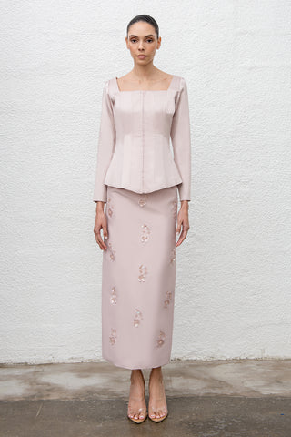 AW25 L16- بلوزة وتنورة